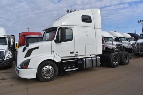 2017 VOLVO VNL64T670