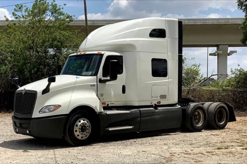 2022 International LT625 Sleeper Semi Truck - 73" Raised Roof Sleeper, Cummins 450HP, 12 Speed image 3