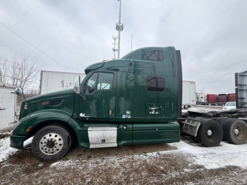 2013 Peterbilt 587