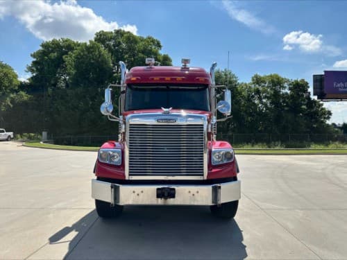 2020 Freightliner Coronado SD122 image 2