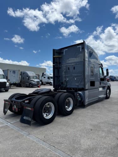 2022 Freightliner Cascadia 126