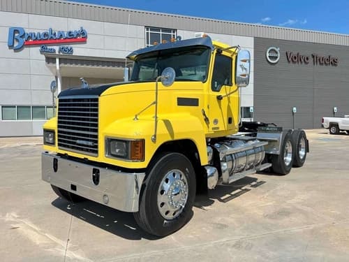 Used 2020 MACK PINNACLE Conventional - Day Cab