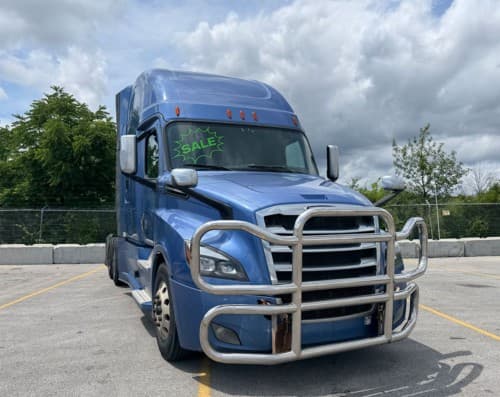 2019 Freightliner Cascadia 126 image 2