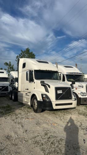 2016 Volvo VNL670