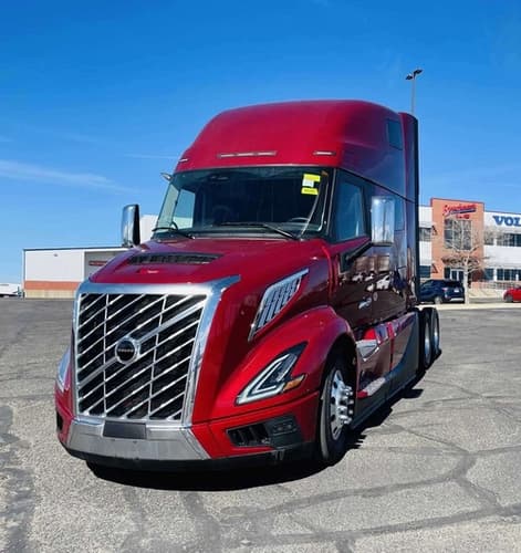 2025 Volvo VNL64