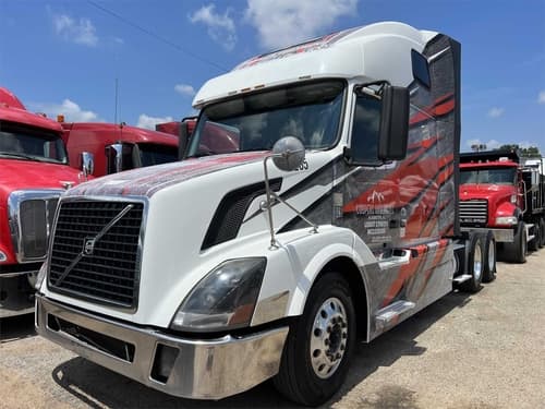 2011 Volvo VNL670
