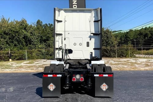 2022 International LT625 Sleeper Semi Truck - 73" Raised Roof Sleeper, Cummins 400HP, 12 Speed image 4