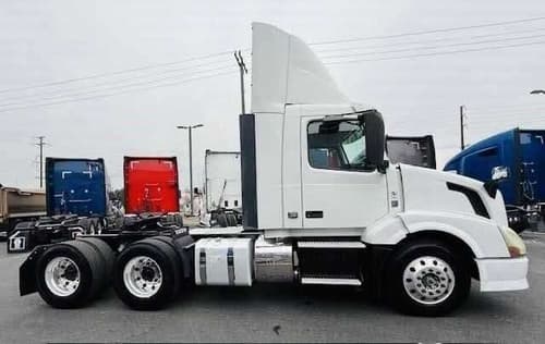 2014 Volvo VNL image 3