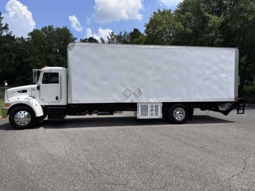 2017 Peterbilt 337 image 2