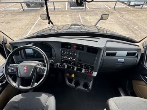 2022 Kenworth T680 image 8