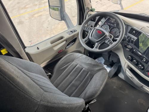 2019 Peterbilt 579 image 13