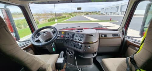 2016 Volvo VNL670 image 12