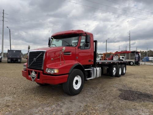 2014 VOLVO VHD84B200 FLATBED 5805