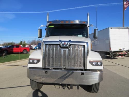 2025 Western star 4900 EX image 3