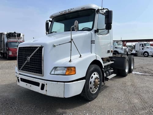 2005 Volvo VNM
