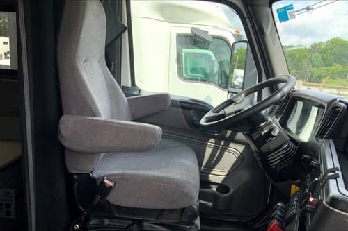 2022 International LT625 Sleeper Semi Truck - 56" Hi Rise Sleeper, Cummins 400HP, 12 Speed image 7