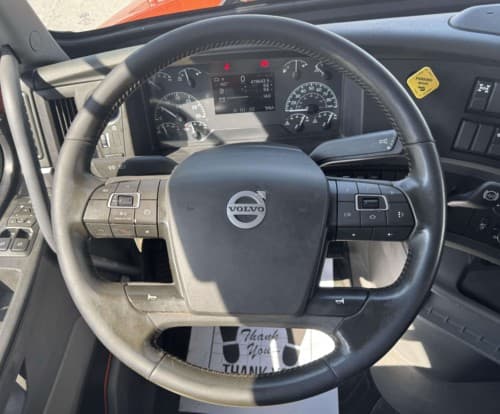 2022 Volvo VNL860 image 11