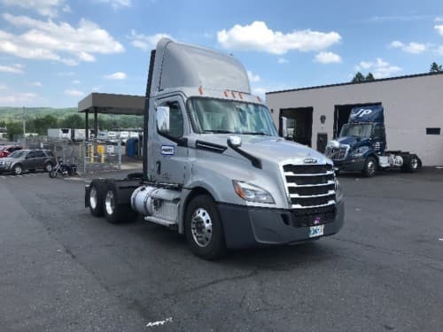 2020 Freightliner Cascadia 126