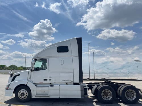 2016 Volvo VNL670 image 5