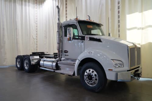 New 2027 KENWORTH T880