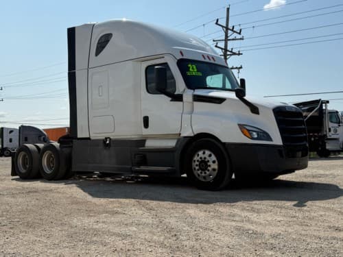 2023 Freightliner - 416k - 8949 Hours - APU - 2.64 axel!