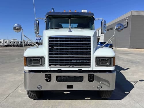 Used 2019 MACK PINNACLE Conventional - Day Cab in Oklahoma City, OK image 2
