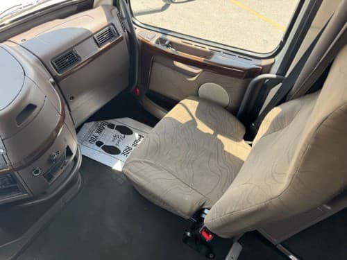 2016 Volvo VNL670 image 15