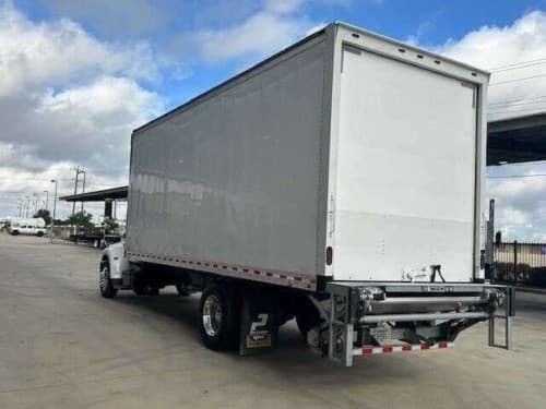 2020 Peterbilt 389 image 2