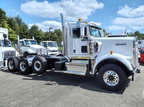 2026 Kenworth W900