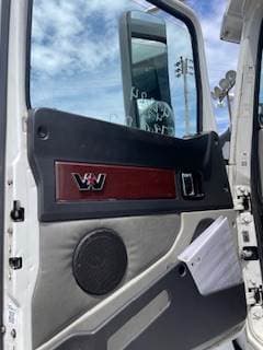 2016 Western star 5700XE image 9