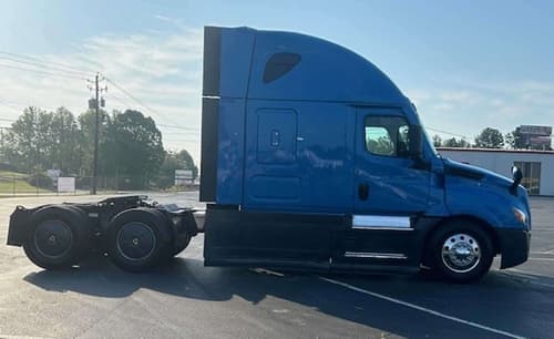 2022 Freightliner Cascadia 126