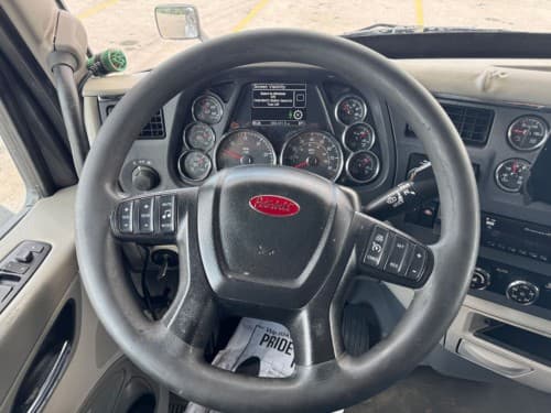 2019 Peterbilt 579 image 15