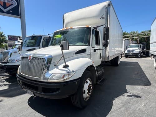 2014 International 4300 26' Box