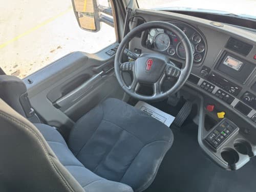 2018 Kenworth T680 image 13