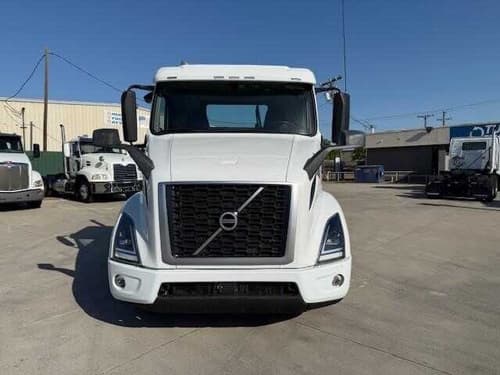 2020 Volvo VNR640 image 6