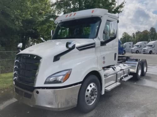 New 2025 FREIGHTLINER Conventional - Day Cab