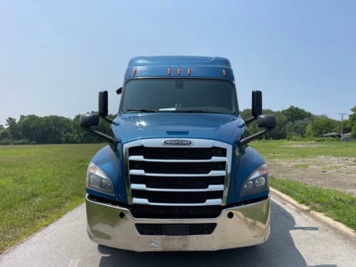 2020 Freightliner Cascadia 126 image 2