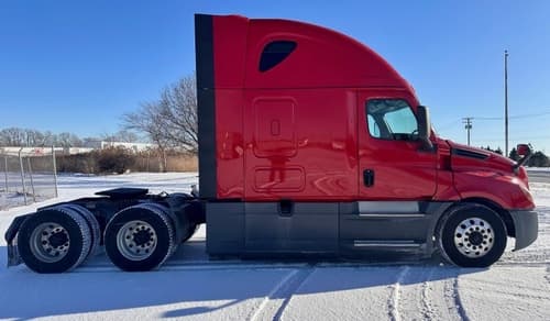 2020 Freightliner Cascadia 126 image 4