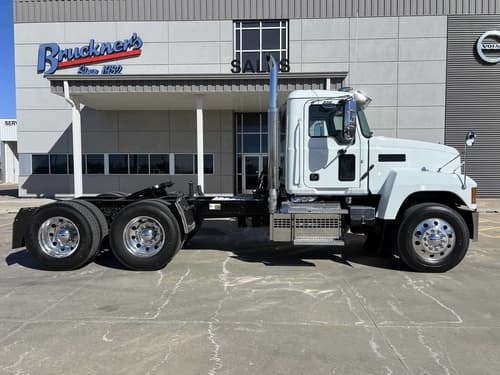 Used 2019 MACK PINNACLE Conventional - Day Cab in Oklahoma City, OK image 4