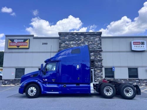2022 Peterbilt 579 image 2