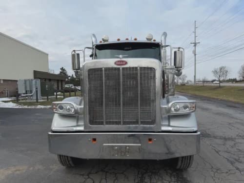 2025 Peterbilt 589