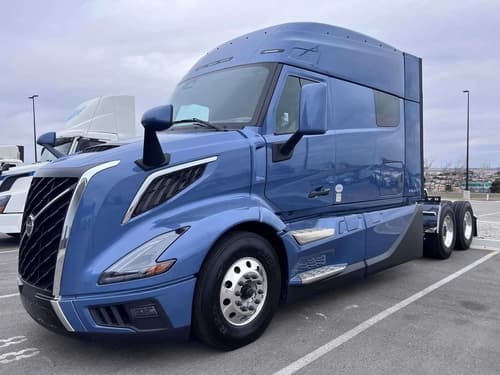 2025 Volvo VNL64