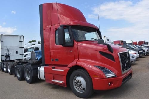 2020 Volvo VNR640