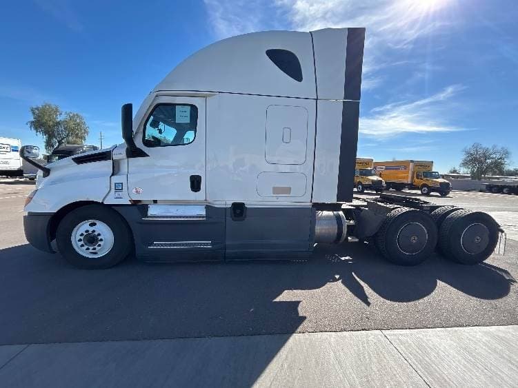 2023 Freightliner Cascadia 126 image 2