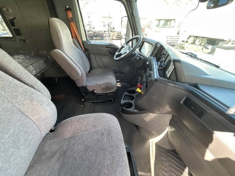 2023 International LT62F image 5