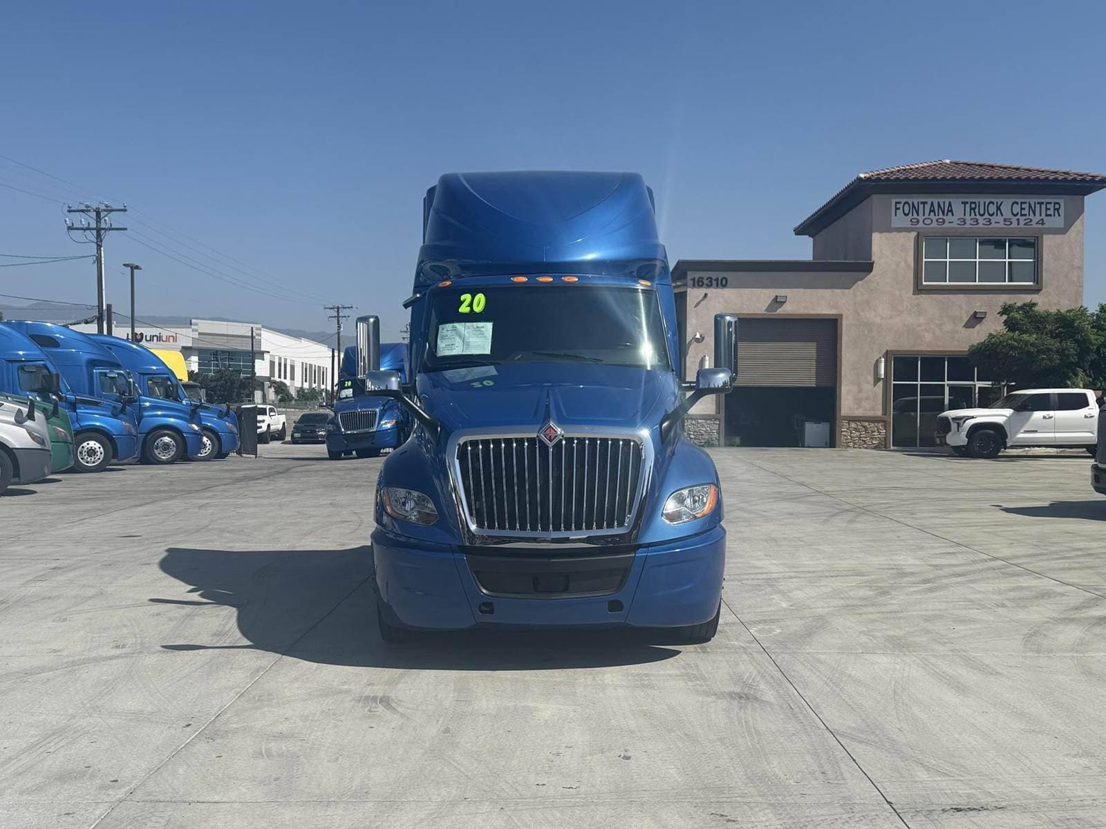 2020 International LT625 image 2