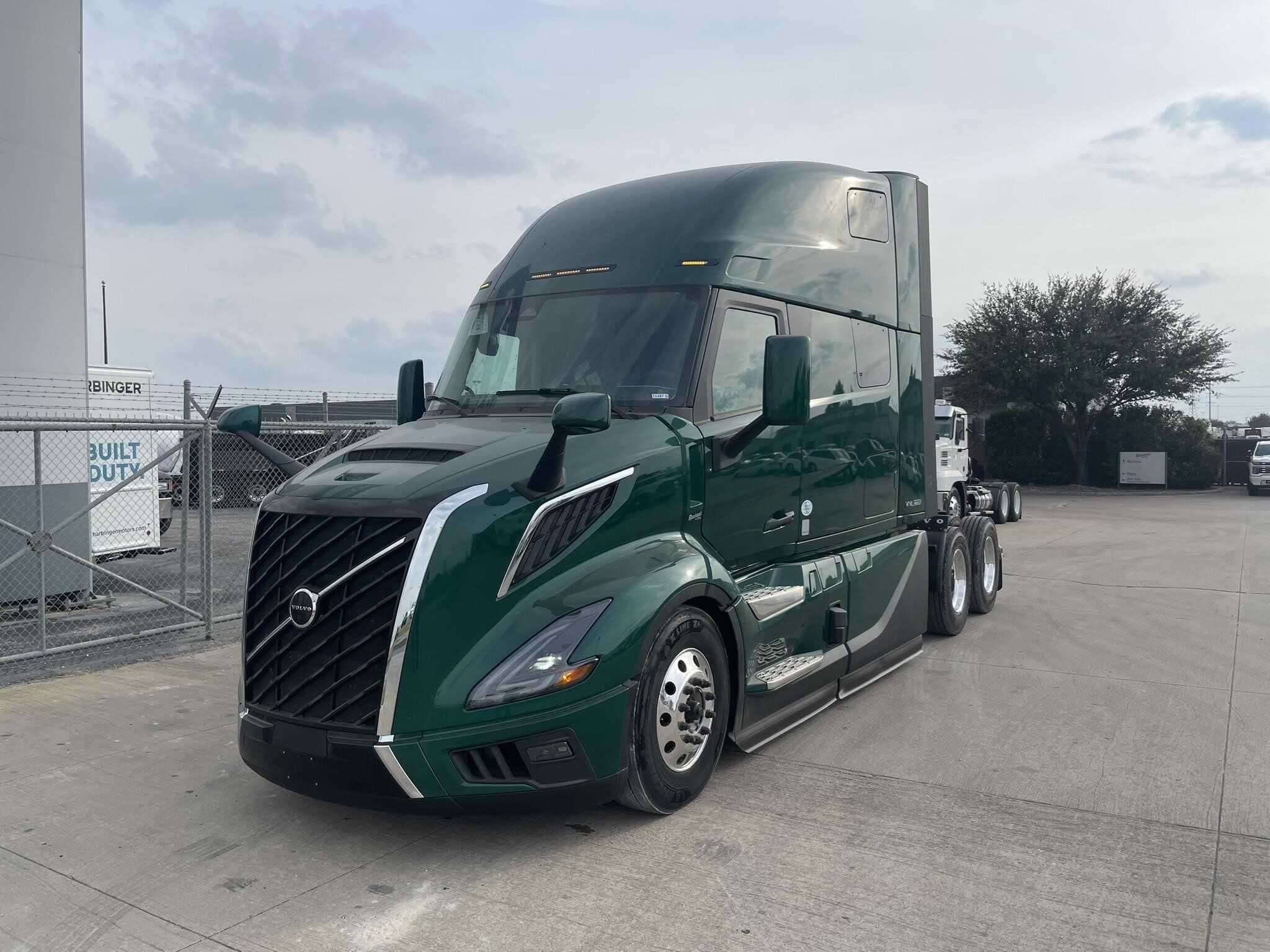 2026 Volvo NEW VNL image 1