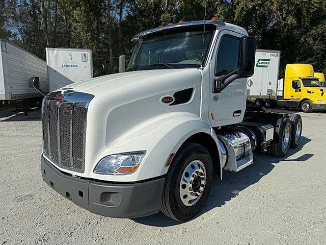 2021 Peterbilt 579 image 1