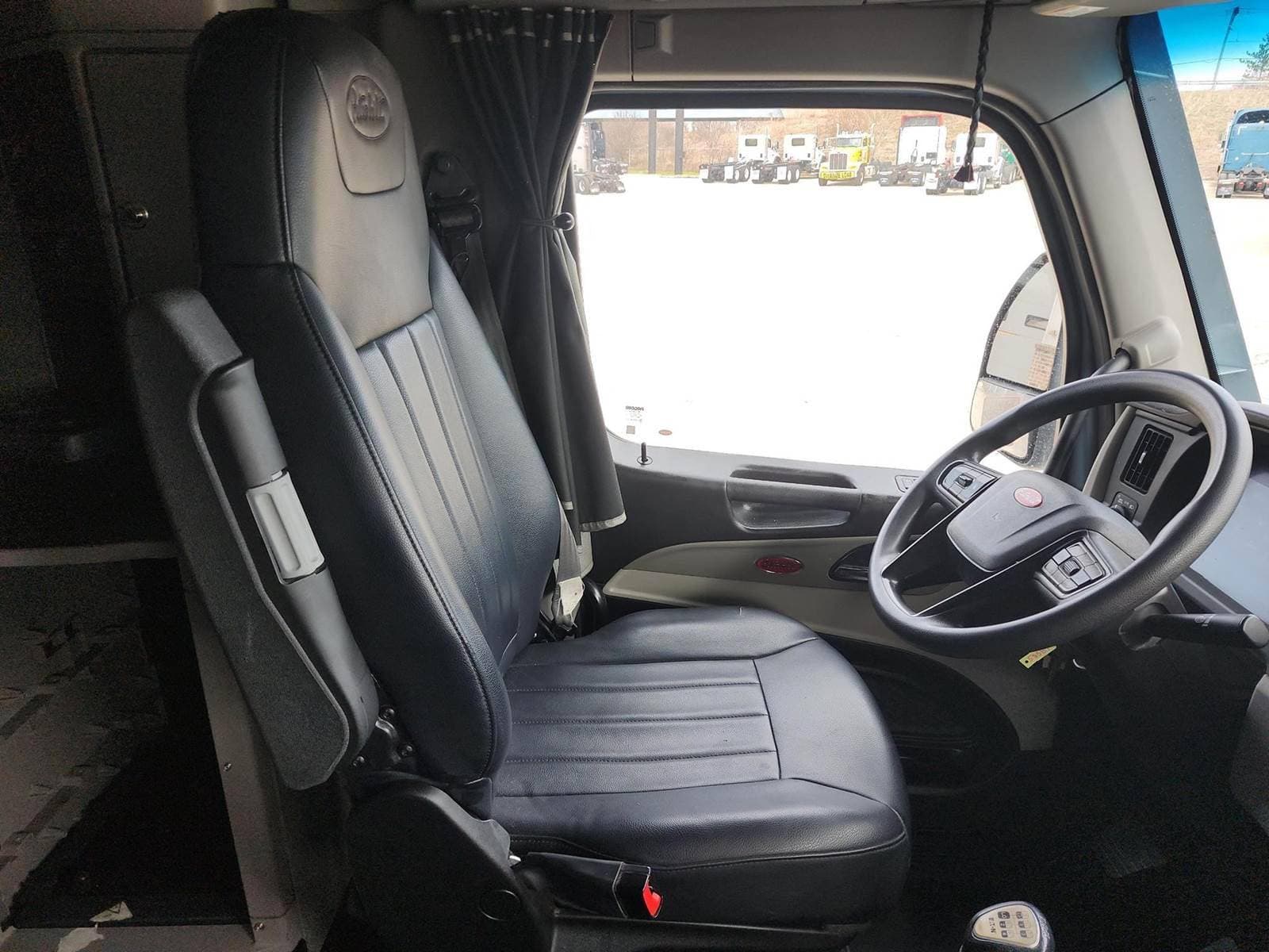 2024 Peterbilt 579 image 15