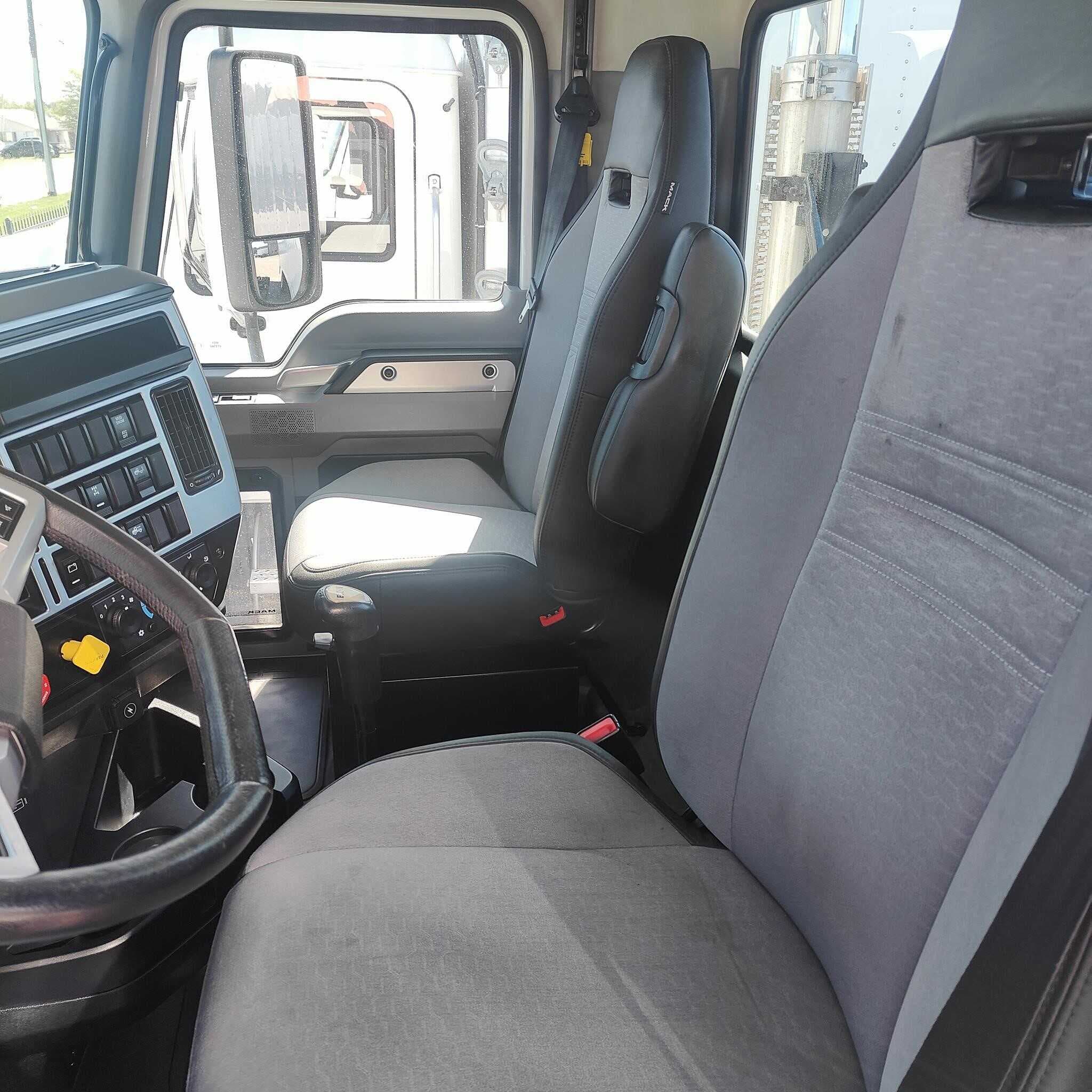 Used 2022 MACK ANTHEM Conventional - Day Cab image 13